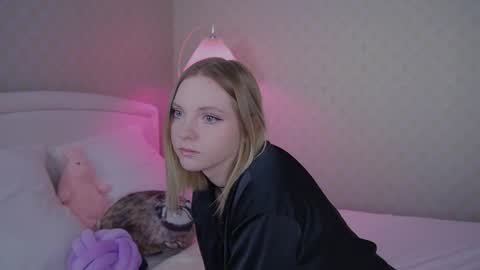 Snapshot of _penisflytrap_ chatting on March 20, 2026, 6:51 am Viktoria online show from March 20, 2026, 6:51 am