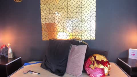 Laura online show from December 21, 2024, 9:47 pm