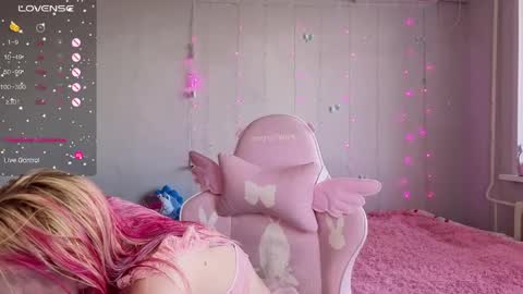 Snapshot of _pretty_ladies_ chatting on May 7, 2026, 12:10 pm Ellie and Nika online show from May 7, 2026, 12:10 pm