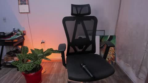 Snapshot of _purplecherry_ chatting on January 13, 2025, 7:00 am Cherr online show from January 13, 2025, 7:00 am