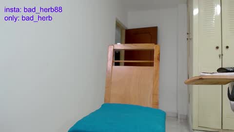 Alejandra  online show from November 17, 2025, 11:10 pm