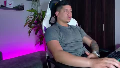 Roberto online show from November 23, 2025, 7:30 am