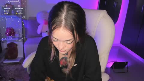 Snapshot of _sabrinamoon chatting on December 11, 2024, 5:37 pm   online show from December 11, 2024, 5:37 pm