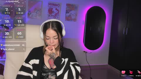 Snapshot of _sabrinamoon chatting on January 8, 2025, 4:54 pm   online show from January 8, 2025, 4:54 pm