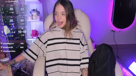 Snapshot of _sabrinamoon chatting on January 10, 2025, 5:56 pm   online show from January 10, 2025, 5:56 pm