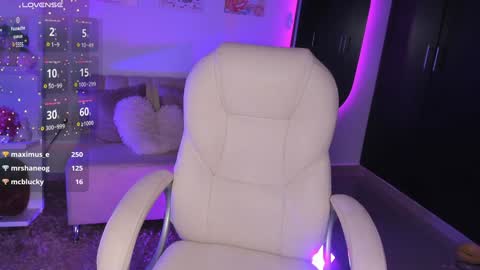 Snapshot of _sabrinamoon chatting on January 15, 2025, 8:26 pm   online show from January 15, 2025, 8:26 pm