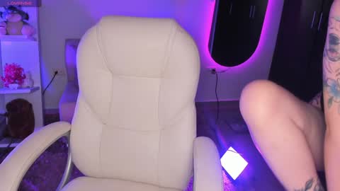 Snapshot of _sabrinamoon chatting on January 17, 2025, 1:35 pm   online show from January 17, 2025, 1:35 pm