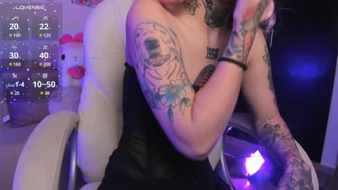 Snapshot of _sabrinamoon chatting on January 24, 2025, 11:37 am   online show from January 24, 2025, 11:37 am