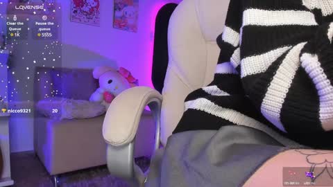 Snapshot of _sabrinamoon chatting on January 26, 2025, 5:23 pm   online show from January 26, 2025, 5:23 pm