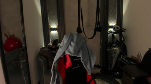 Selene online show from December 14, 2025, 5:07 pm