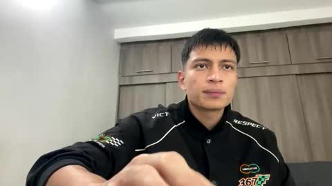 Juan Pablo-independent model online show from September 30, 2025, 3:00 am