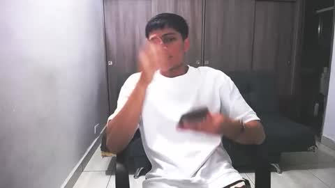 Juan Pablo-independent model online show from March 16, 2026, 6:06 am