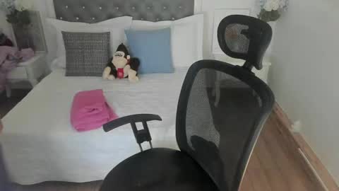 Snapshot of _sharloth chatting on May 12, 2026, 2:36 pm Sharlot online show from May 12, 2026, 2:36 pm
