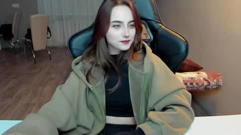 _silverdream online show from February 4, 2025, 5:23 pm