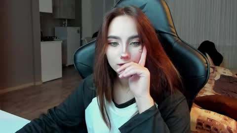 Snapshot of _silverdream chatting on February 19, 2025, 12:57 am _silverdream online show from February 19, 2025, 12:57 am