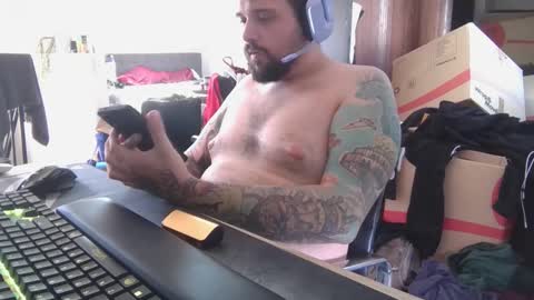 _smiley_bear27 online show from December 22, 2025, 4:20 am