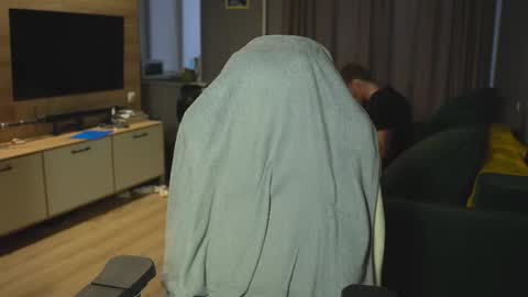 OLIVERpvt is open online show from November 6, 2025, 12:06 pm