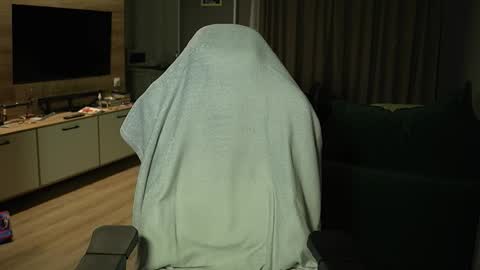 OLIVERpvt is open online show from February 5, 2026, 3:11 am