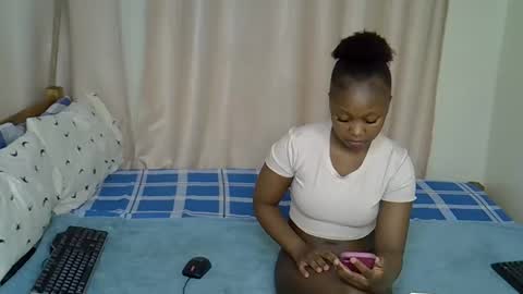 Snapshot of _sweetums chatting on September 30, 2025, 10:48 pm Rosy  Steph online show from September 30, 2025, 10:48 pm