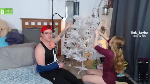 Snapshot of _taylormoon chatting on December 27, 2024, 10:59 pm Link Taylor online show from December 27, 2024, 10:59 pm