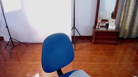 Snapshot of _the_dark_side_of_the_moon_ chatting on February 16, 2025, 9:27 pm _the_dark_side_of_the_moon_ online show from February 16, 2025, 9:27 pm