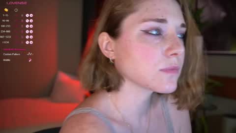 Evi online show from November 9, 2025, 7:01 pm