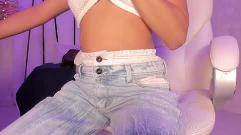 Snapshot of _tinyrousse_ chatting on February 14, 2025, 7:54 pm Rousse online show from February 14, 2025, 7:54 pm