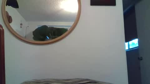 _tutti_frutti_ online show from April 7, 2026, 11:15 pm