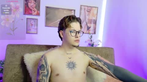 Snapshot of _tyleer_ chatting on September 12, 2025, 11:54 am _tyleer_ online show from September 12, 2025, 11:54 am