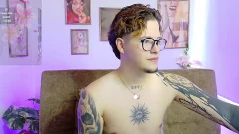 Snapshot of _tyleer_ chatting on September 17, 2025, 5:03 pm _tyleer_ online show from September 17, 2025, 5:03 pm