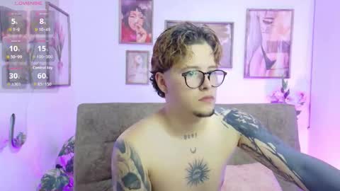 Snapshot of _tyleer_ chatting on October 10, 2025, 3:49 am _tyleer_ online show from October 10, 2025, 3:49 am