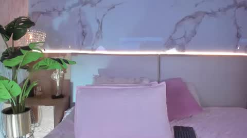 Snapshot of _valeryysmith_ chatting on June 9, 2026, 3:40 am Valery online show from June 9, 2026, 3:40 am