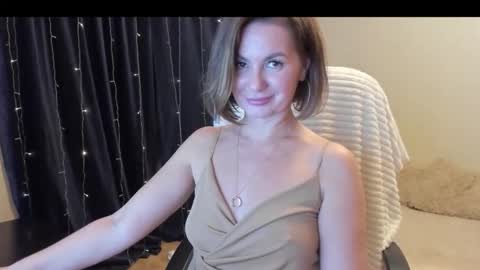 _vallylove online show from October 8, 2025, 12:19 am