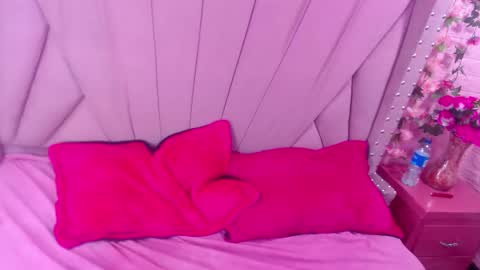 _violeta_18 online show from March 5, 2025, 11:49 pm