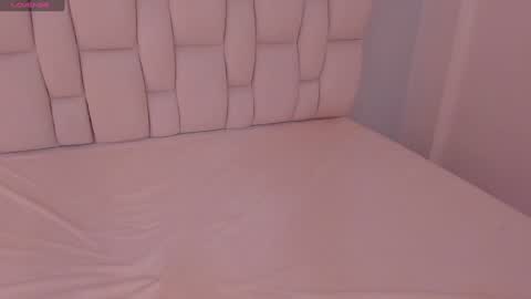 Snapshot of _vix555_ chatting on December 18, 2024, 8:57 pm Vix online show from December 18, 2024, 8:57 pm