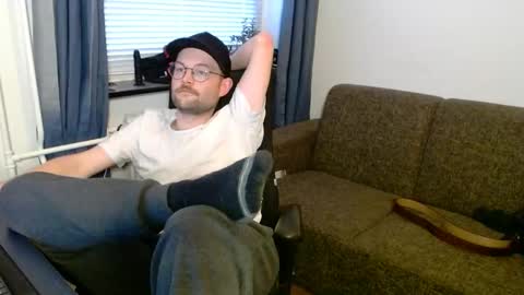 _whoisthatguy_ online show from November 10, 2025, 3:11 pm