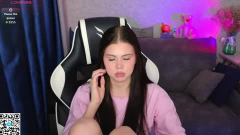 Fiona and Wayne online show from April 10, 2026, 7:51 pm