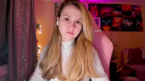 Enni online show from September 25, 2025, 7:34 am