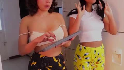 Snapshot of _your_little_nut chatting on January 20, 2025, 1:11 pm Macca and Ana online show from January 20, 2025, 1:11 pm