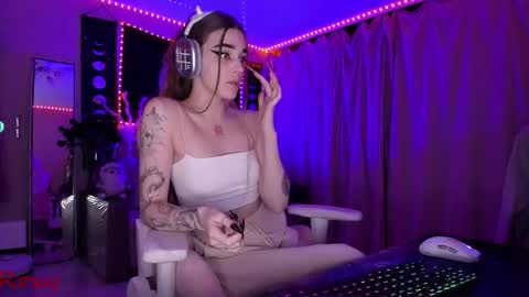 Roxy online show from December 3, 2025, 9:46 pm