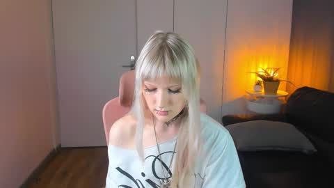 Snapshot of _yummi_ chatting on April 4, 2026, 7:22 pm Emy online show from April 4, 2026, 7:22 pm