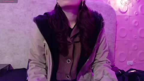 Yuyi online show from November 2, 2025, 11:45 am