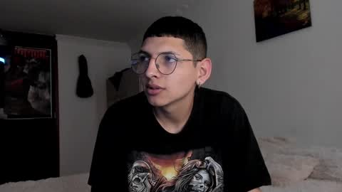 Snapshot of a_lejandro_08 chatting on December 6, 2024, 4:06 pm alejo online show from December 6, 2024, 4:06 pm