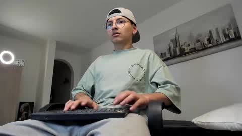 Snapshot of a_lejandro_08 chatting on March 11, 2025, 6:00 am alejo online show from March 11, 2025, 6:00 am