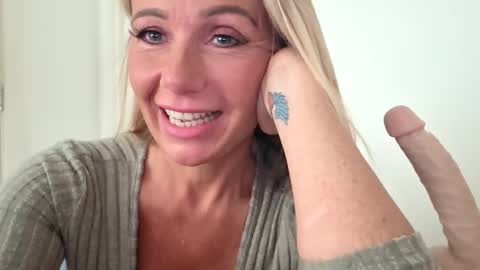 Snapshot of a_luscious_faith chatting on May 8, 2026, 10:09 am Faith online show from May 8, 2026, 10:09 am