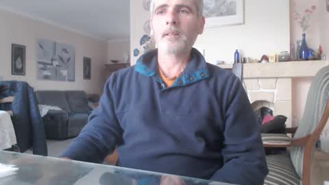 Snapshot of aalex1717 chatting on December 25, 2024, 3:49 pm Aalex1717 online show from December 25, 2024, 3:49 pm