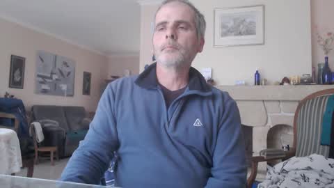Snapshot of aalex1717 chatting on February 9, 2025, 3:01 pm Aalex1717 online show from February 9, 2025, 3:01 pm