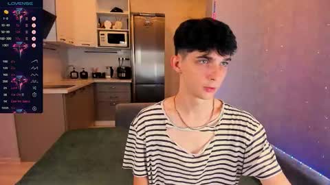 Snapshot of aaron_bang chatting on September 22, 2025, 12:23 am Aaron Bang online show from September 22, 2025, 12:23 am