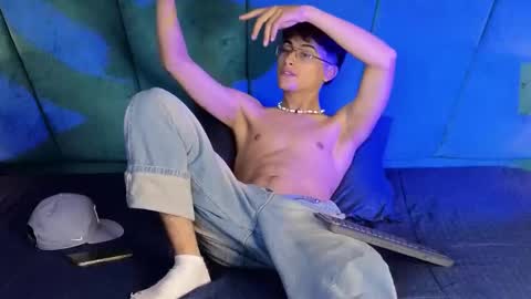 Aaron Ezequiel online show from September 23, 2025, 9:40 pm