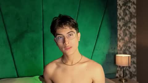 Aaron Ezequiel online show from October 14, 2025, 9:59 pm